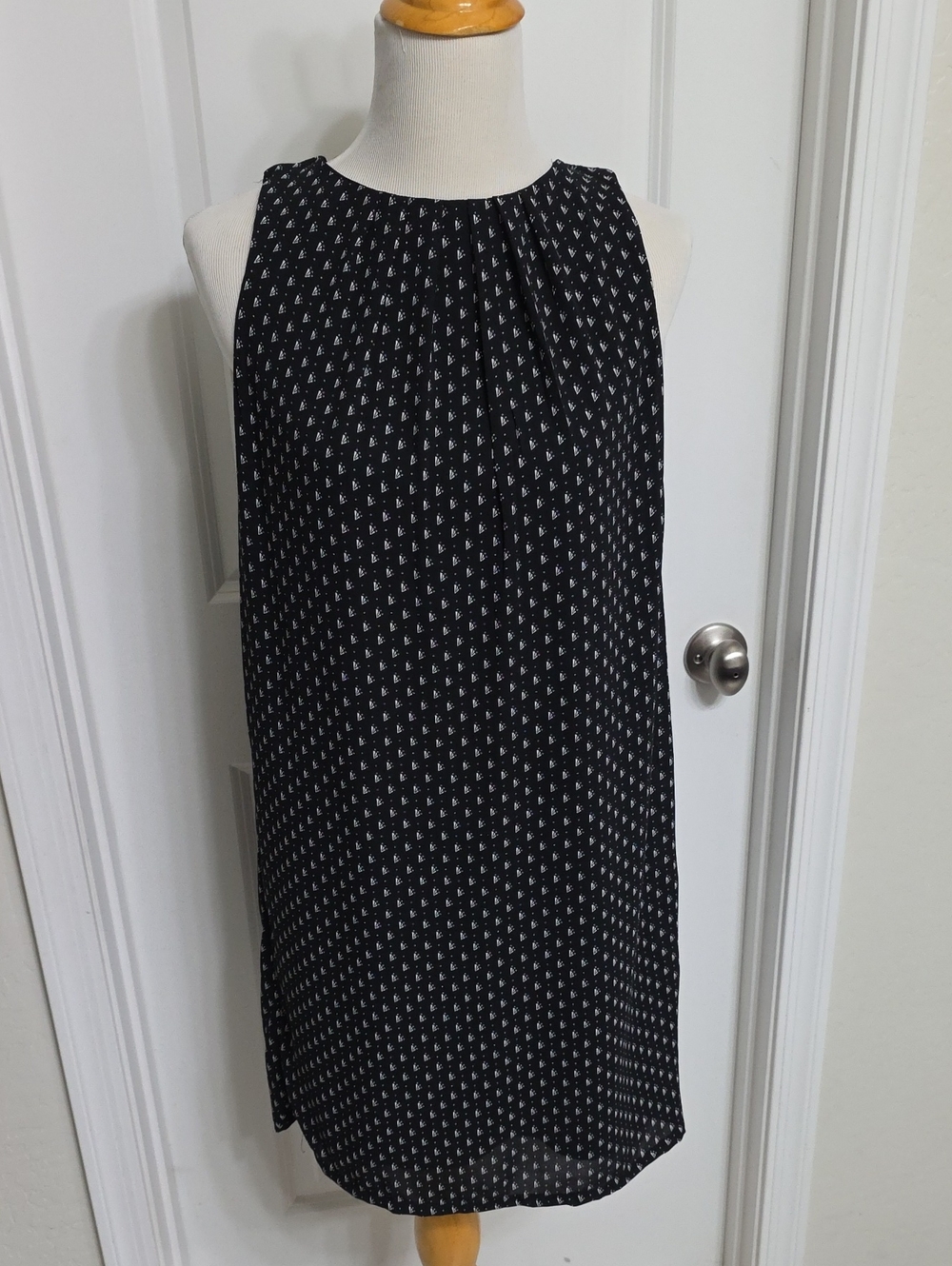 H&M Black Size 10 Mini Shift Dress with White Geo Dots